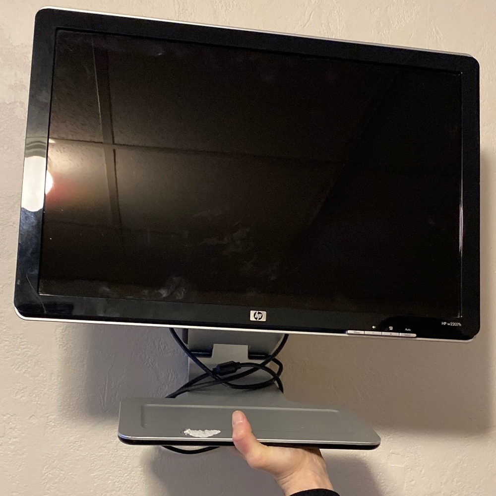 HP 22" W2207h monitor gm757AA monitor Hdmi computer screen Tilt, Swivel, Pivot